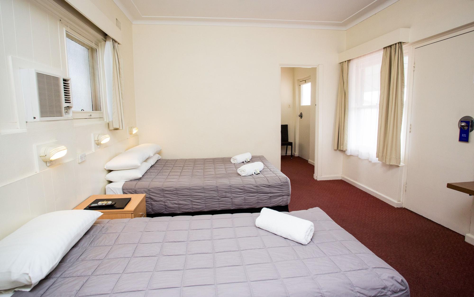 Motor 3* Cowra