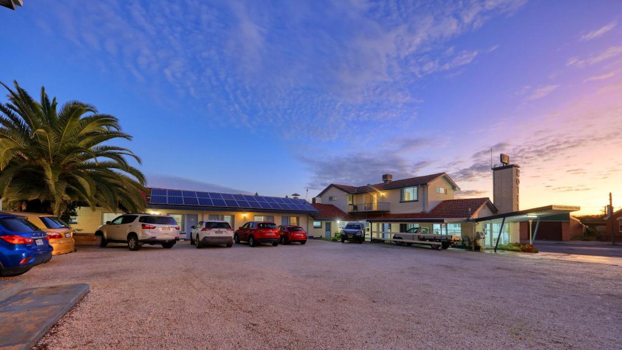 Motor 3* Cowra